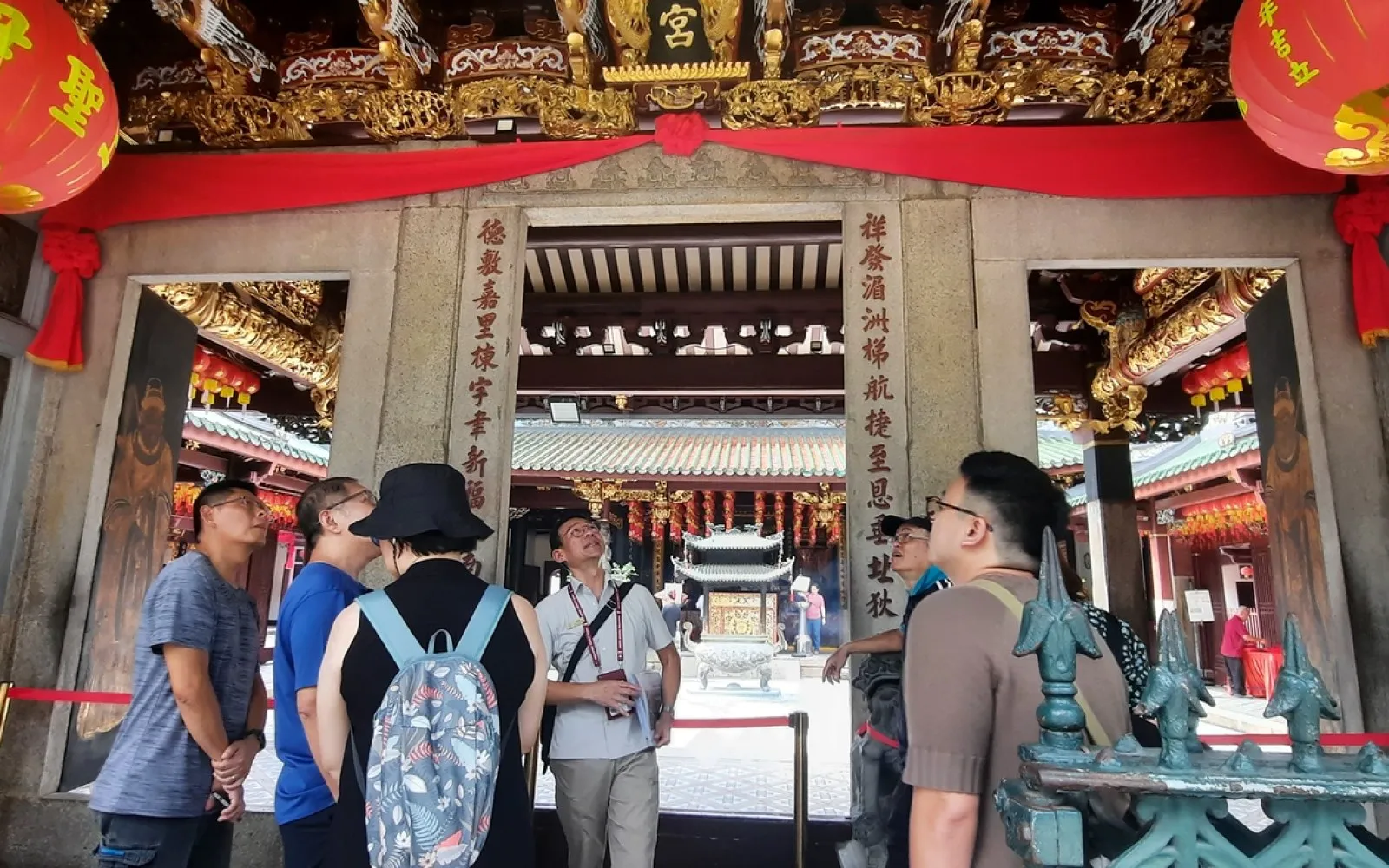 Chinatown heritage tour Singapore: guided walk through Chinatown's historic shophouses and Nanyang trading streets